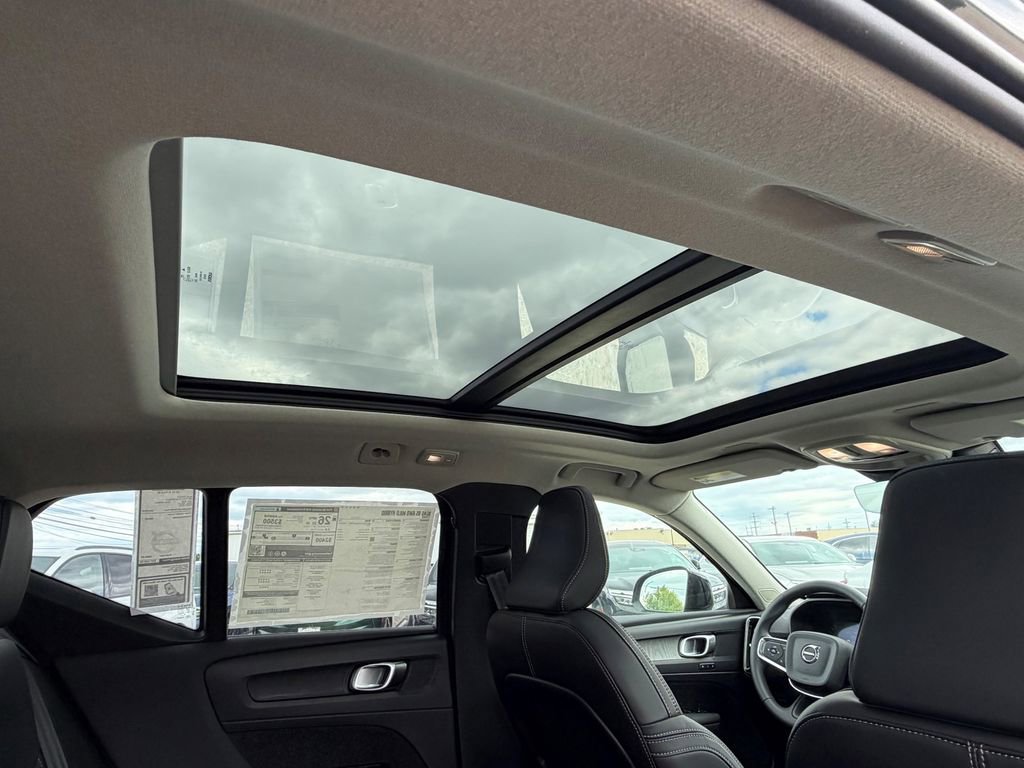 New 2026 Volvo XC40 B5 Core w/ Climate Package AWD/4WD image 10