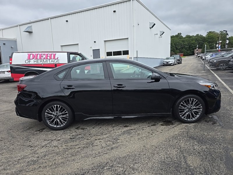 Used 2023 Kia Forte GT-Line w/ GT-Line Premium Package FWD image 9