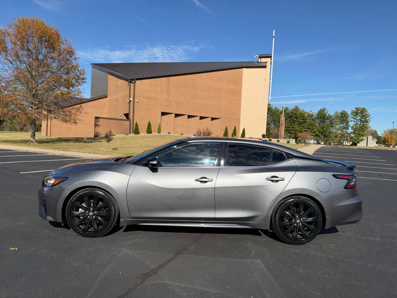 Used 2023 Nissan Maxima SR w/ Sport Mat Group FWD image 6