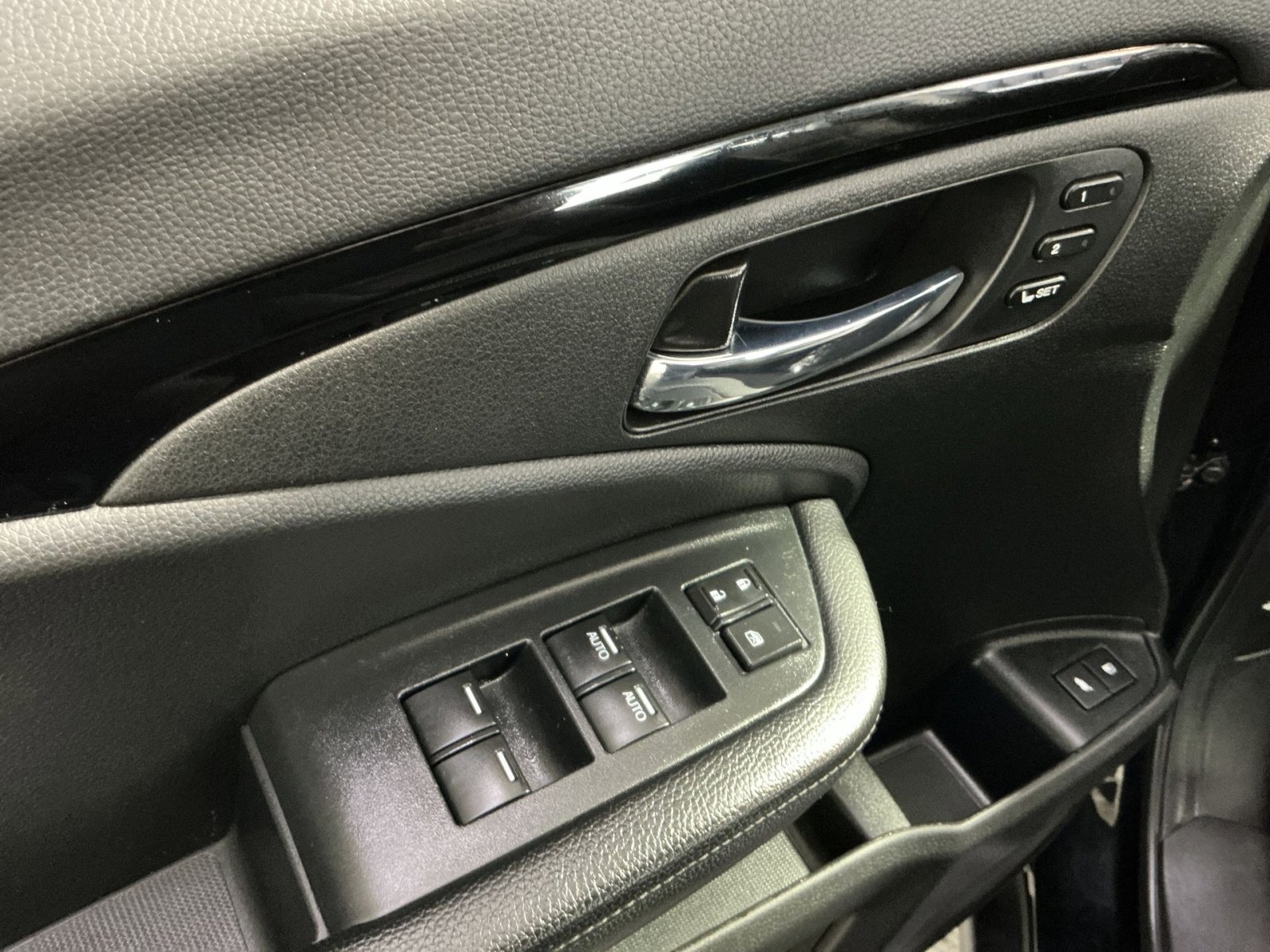 Used 2021 Honda Pilot Touring image 16