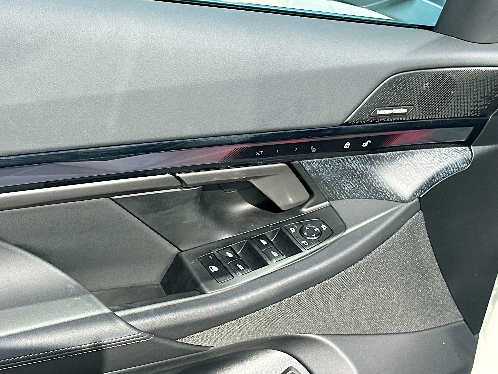 Used 2025 BMW i5 eDrive40i w/ Premium Package image 18