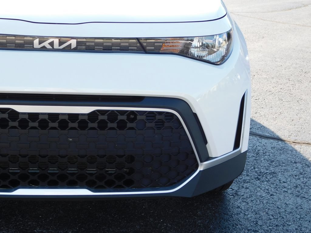 Used 2025 Kia Soul LX w/ LX Technology Package FWD image 9