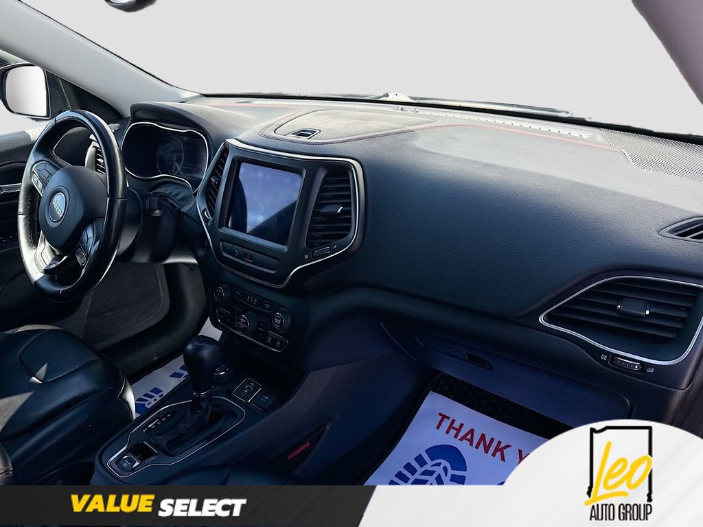 Used 2019 Jeep Cherokee Trailhawk w/ Cold Weather Group AWD/4WD image 28