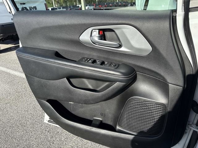 Used 2018 Chrysler Pacifica Touring-L Plus FWD image 23