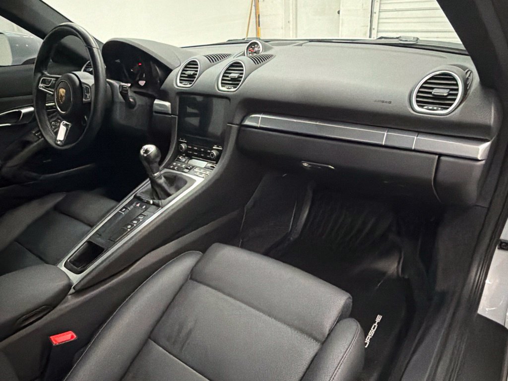 Used 2025 Porsche 718 Cayman RWD image 28