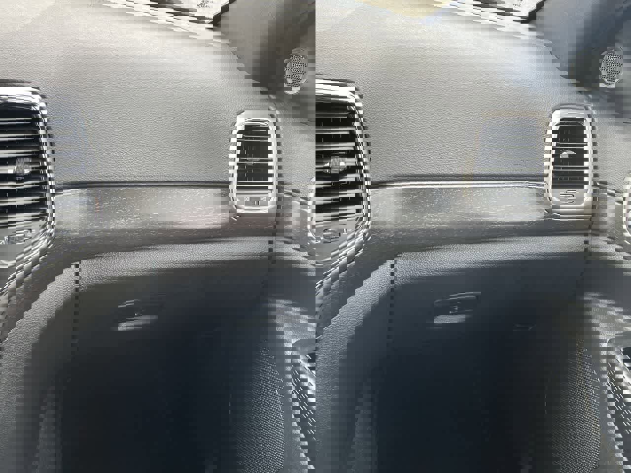 Used 2017 Jeep Grand Cherokee Altitude image 16