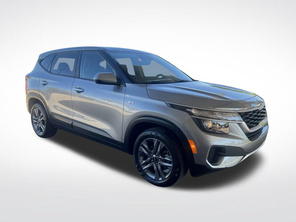 Certified 2023 Kia Seltos LX AWD/4WD image 3