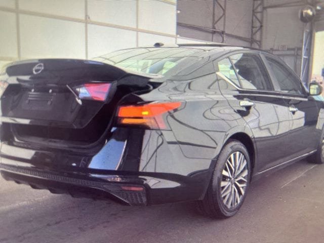 Used 2025 Nissan Altima 2.5 SV FWD image 5