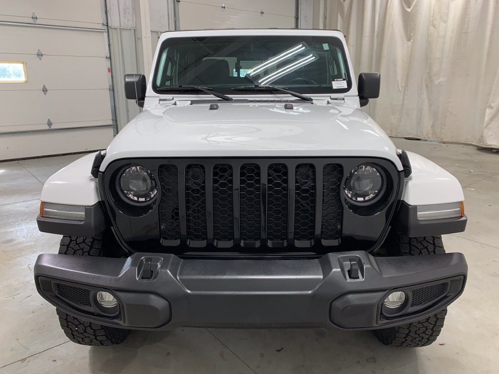 Used 2023 Jeep Gladiator Sport AWD/4WD image 15