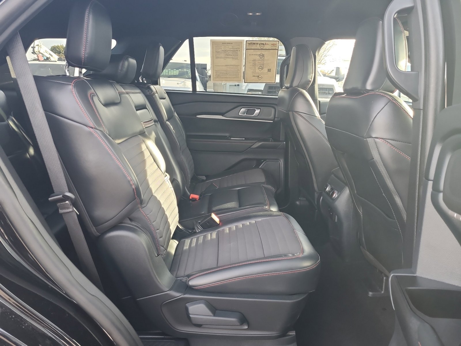 Used 2025 Ford Explorer ST-Line w/ ST-Line Street Pack image 28