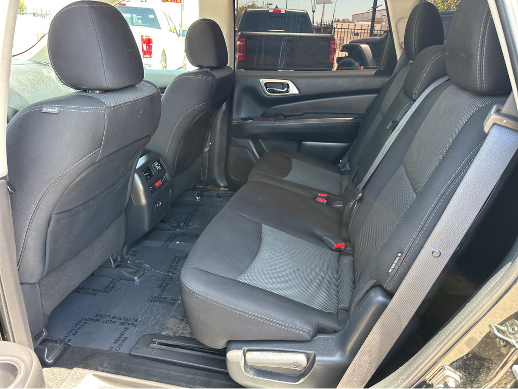 Used 2020 Nissan Pathfinder SV image 10