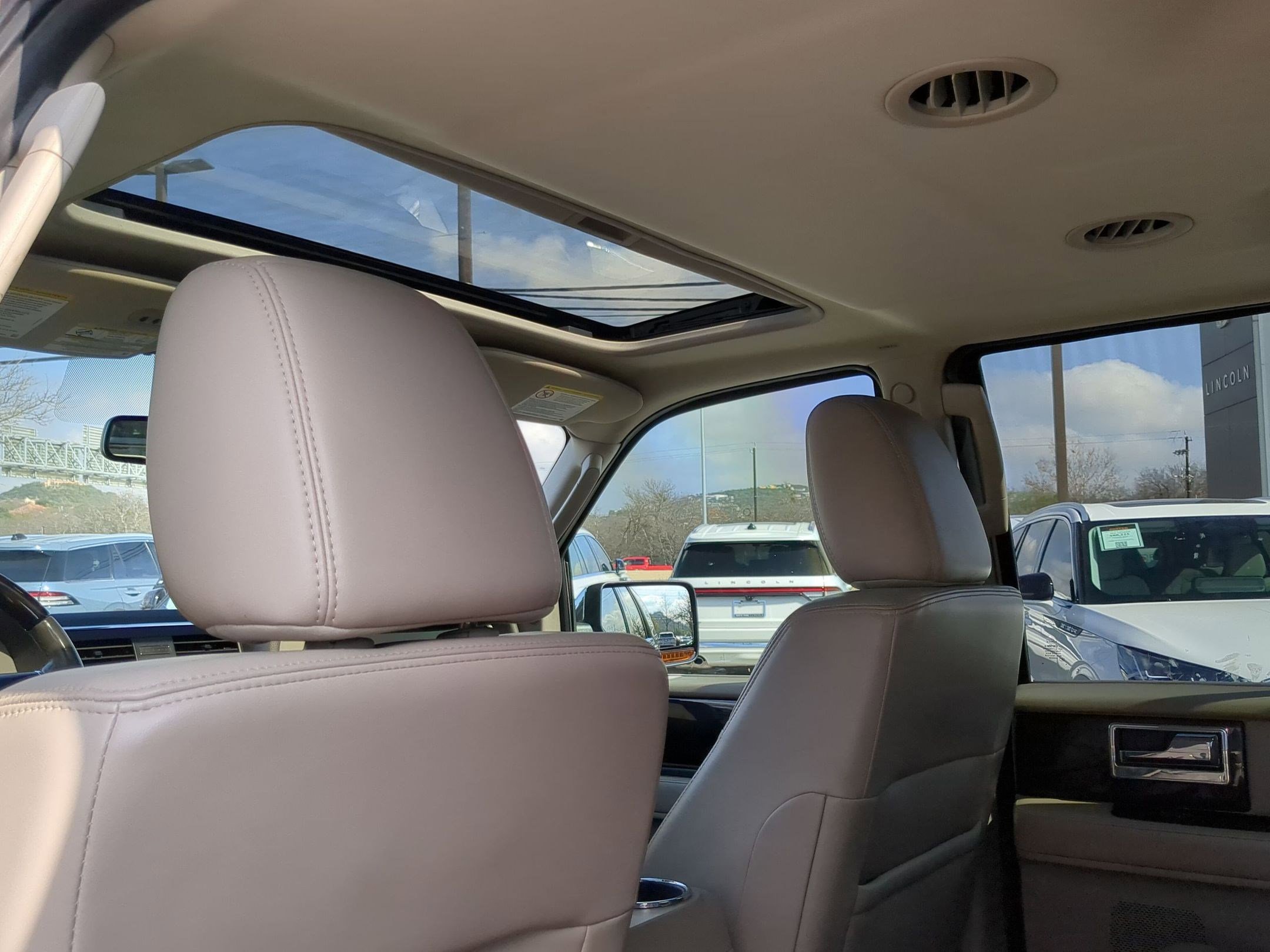 Used 2017 Lincoln Navigator Select image 21