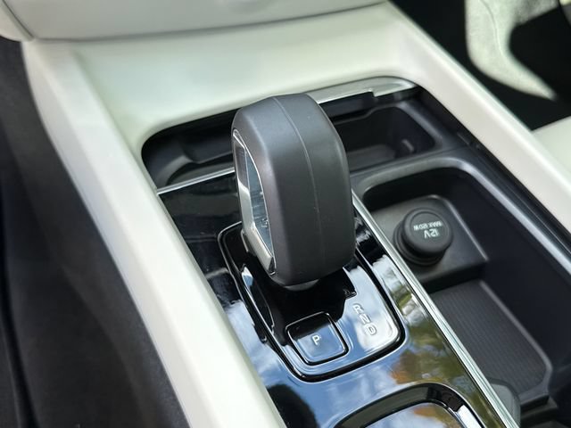 Certified 2025 Volvo V60 B5 Cross Country Plus AWD/4WD image 17