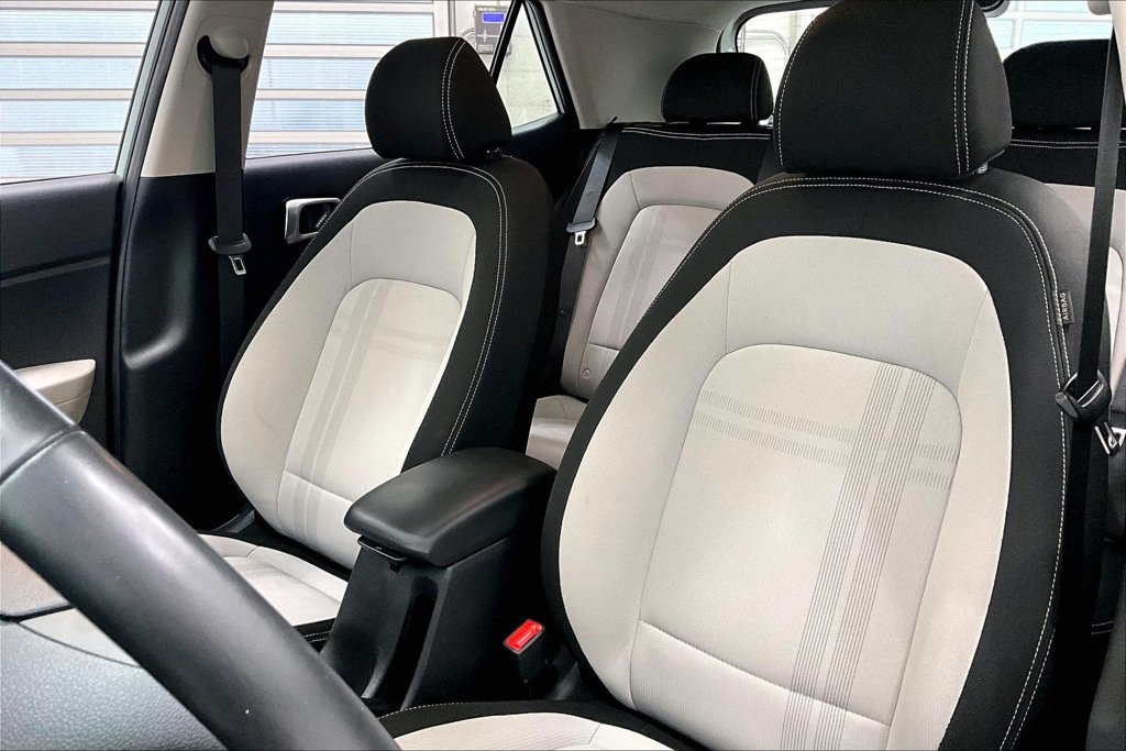 Used 2025 Hyundai Venue SEL FWD image 26
