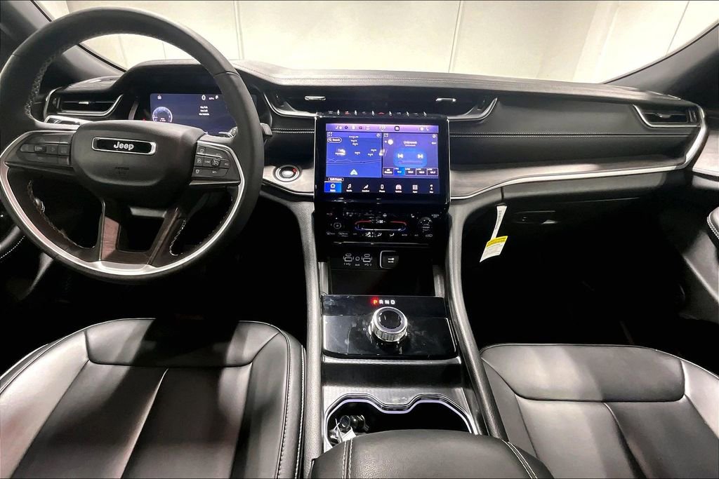 Used 2025 Jeep Grand Cherokee Limited image 18