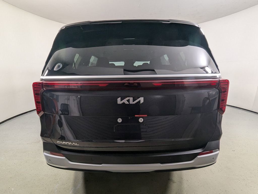 New 2026 Kia Carnival FWD image 6