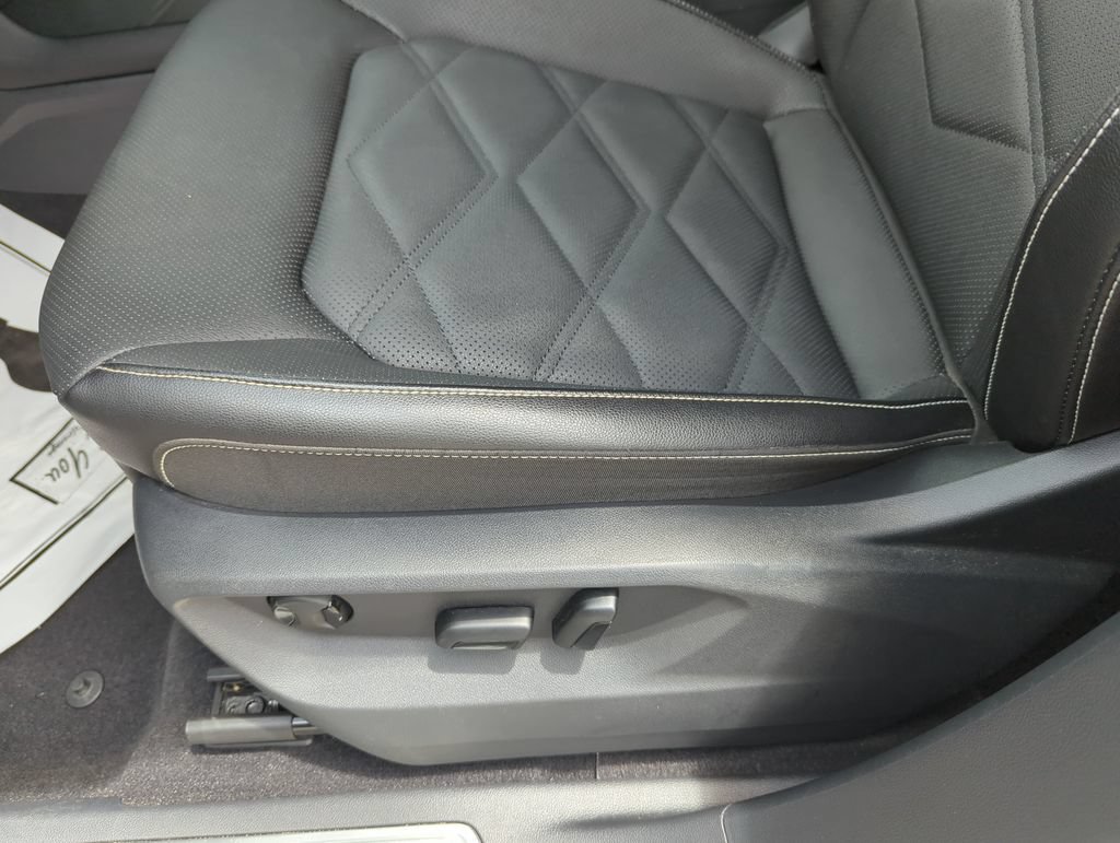 Used 2024 Volkswagen Atlas SE FWD image 37
