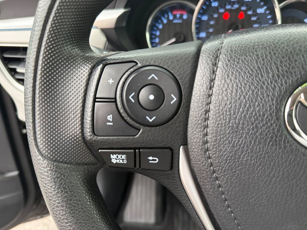 Used 2015 Toyota Corolla LE image 22