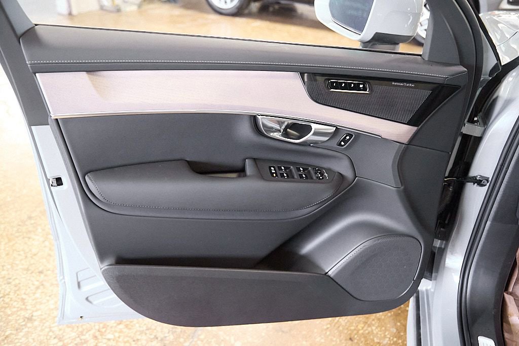 New 2026 Volvo XC90 T8 Plus w/ Protection Package image 10