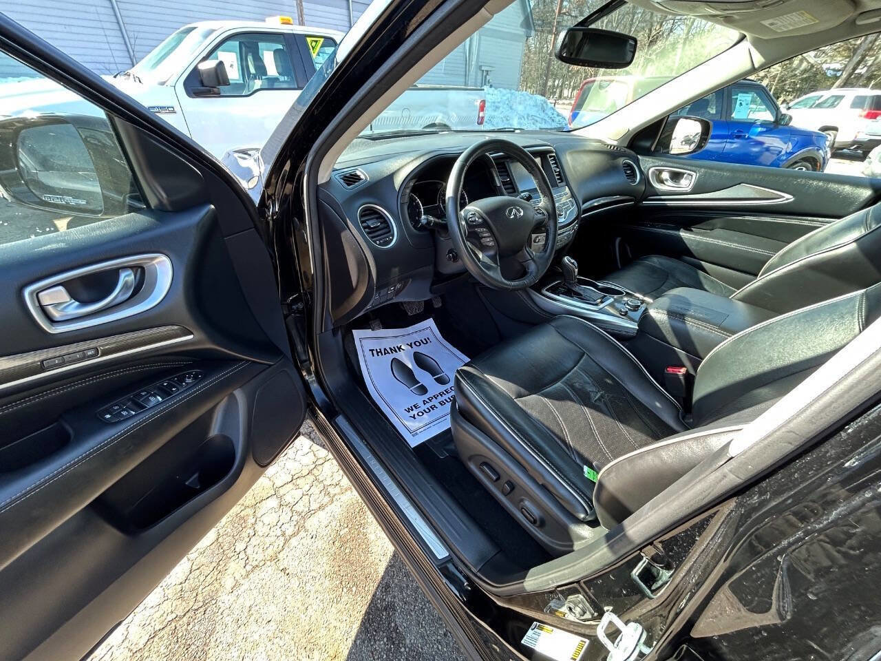 Used 2017 INFINITI QX60 AWD w/ Premium Package image 6