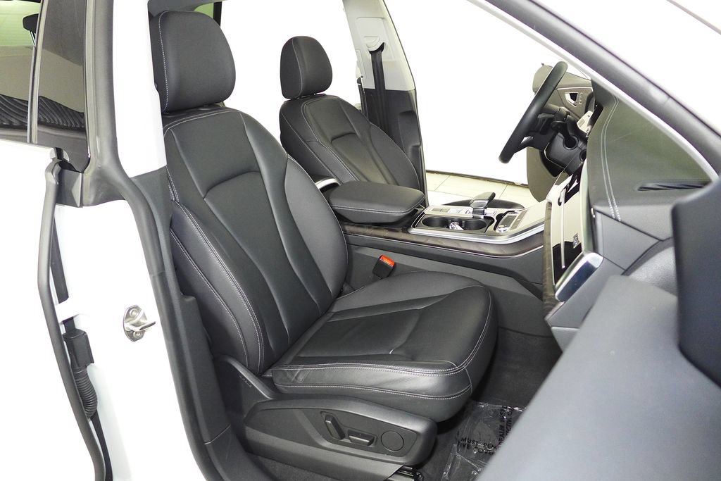 Used 2023 Audi Q8 Premium w/ Convenience Package AWD/4WD image 19