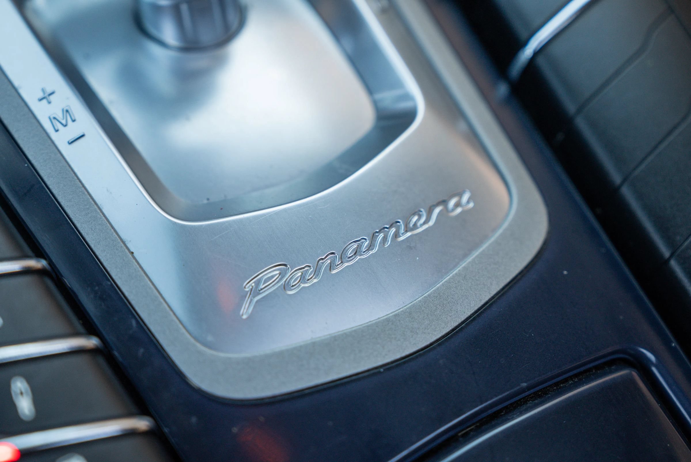 Used 2016 Porsche Panamera RWD image 38