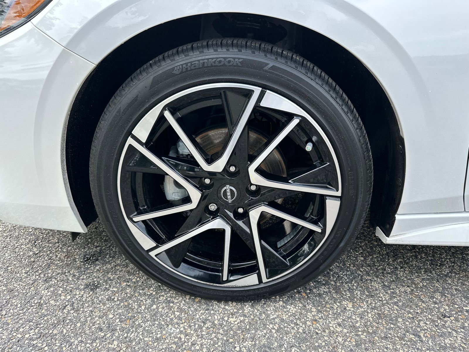 Certified 2025 Nissan Sentra SR w/ SR Premium Package FWD image 9
