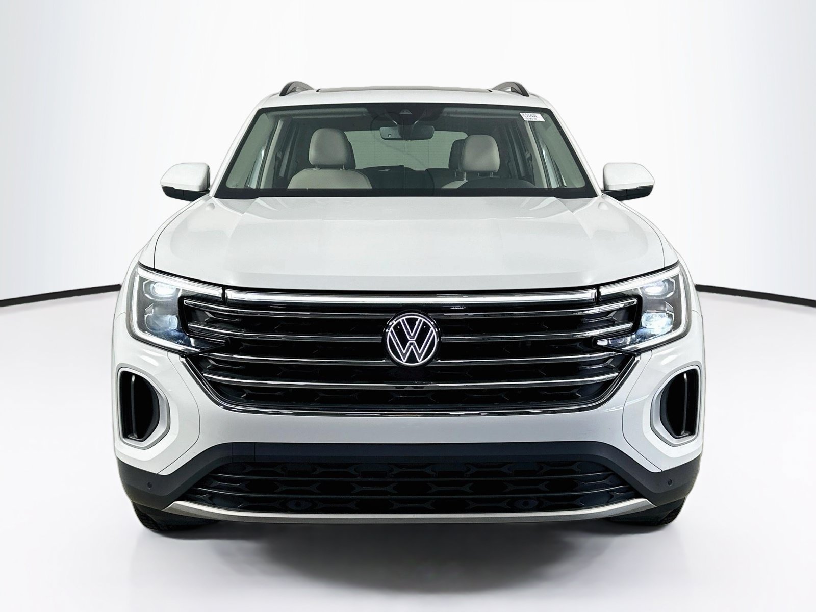 Used 2024 Volkswagen Atlas SE FWD image 2