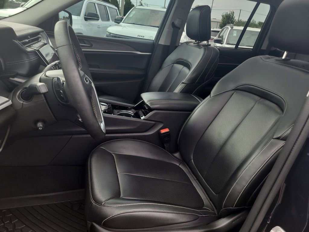 Used 2023 Jeep Grand Cherokee Limited w/ Luxury Tech Group II AWD/4WD image 23