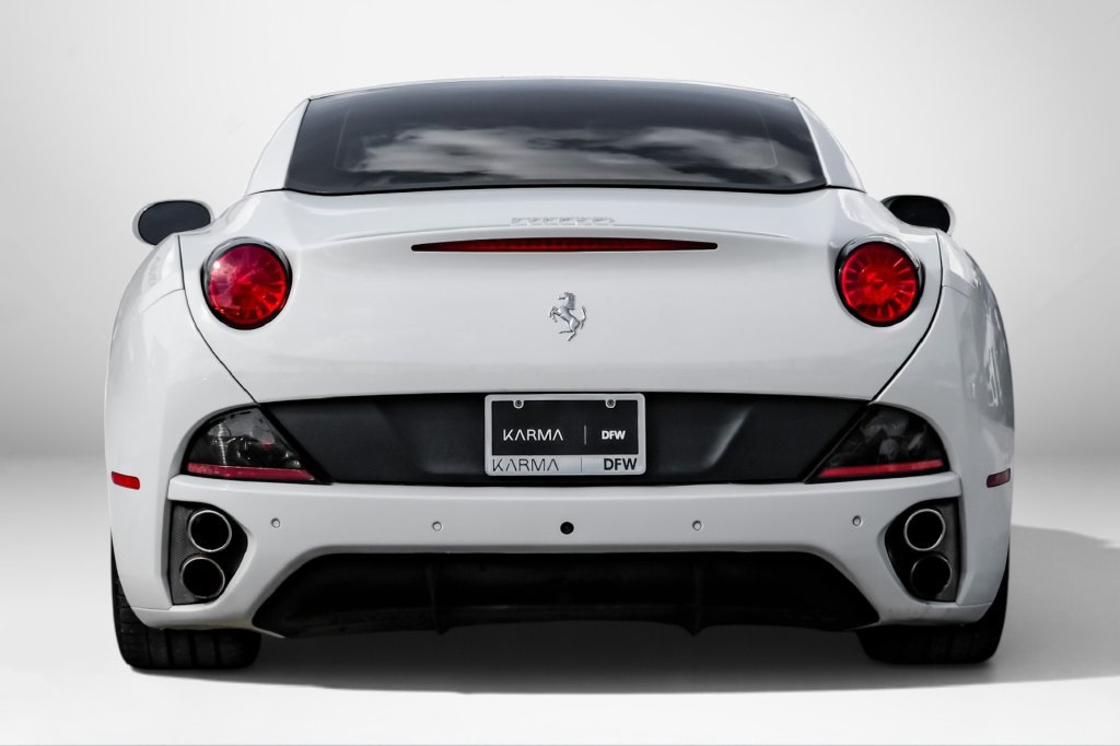 Used 2014 Ferrari California RWD image 8