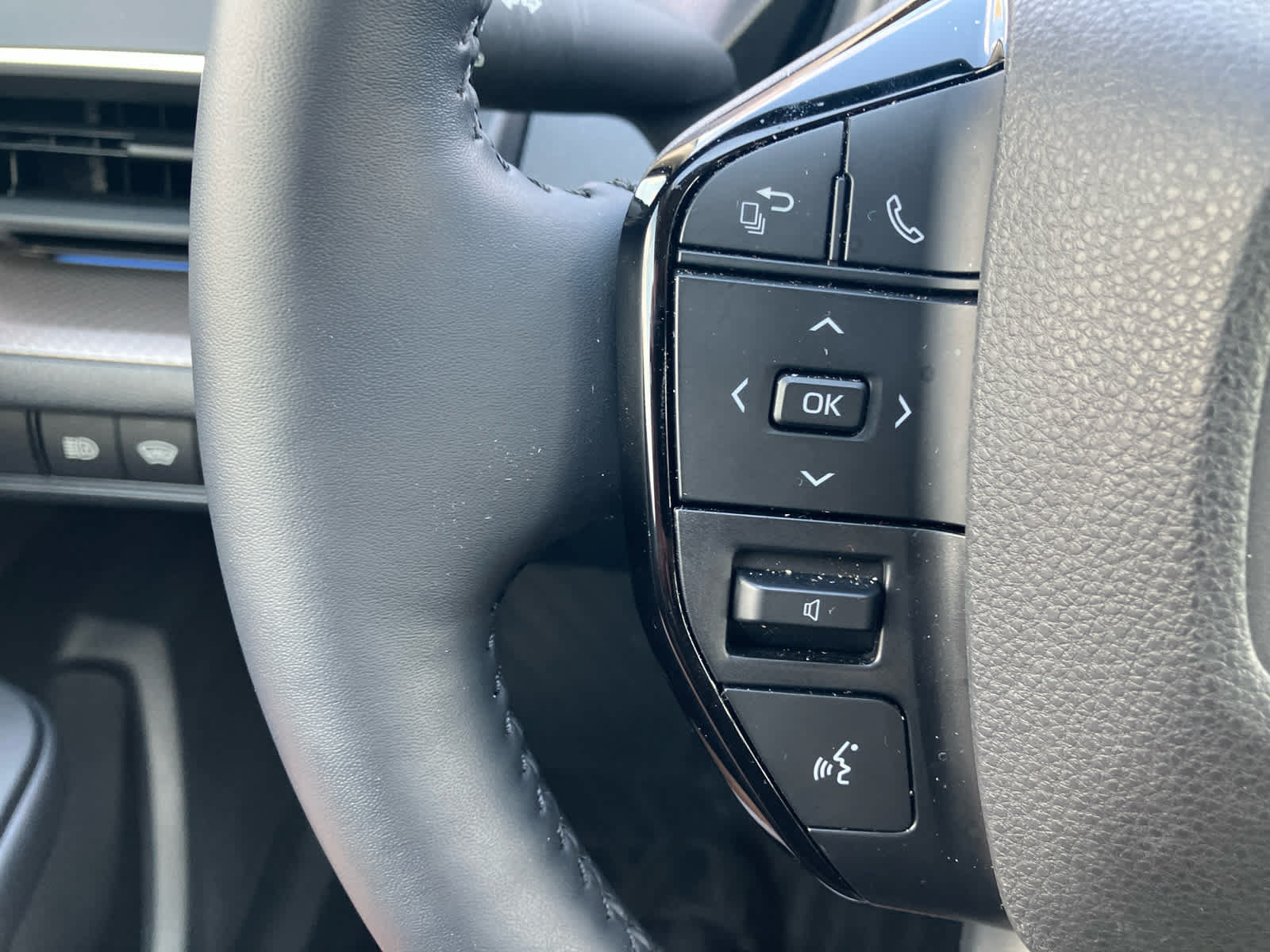 Certified 2026 Toyota Prius XLE FWD image 18