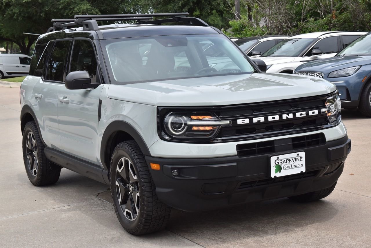 Used 2023 Ford Bronco Sport Outer Banks w/ Tech Package AWD/4WD image 4