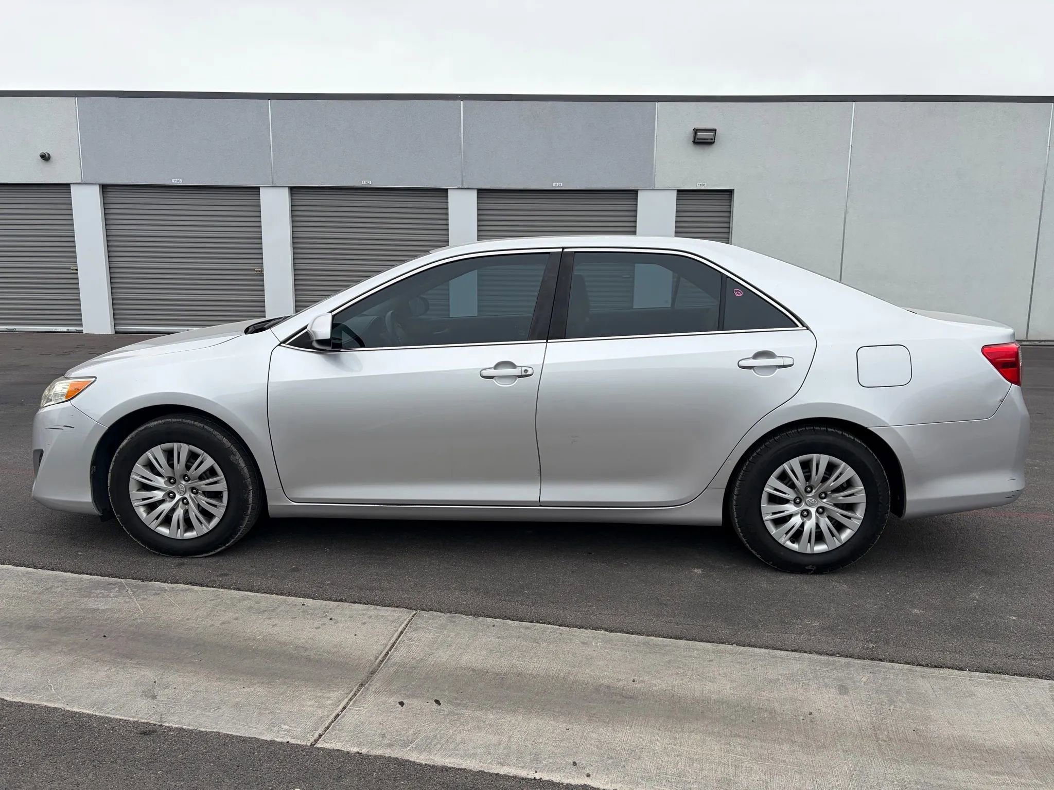 Used 2014 Toyota Camry L image 3