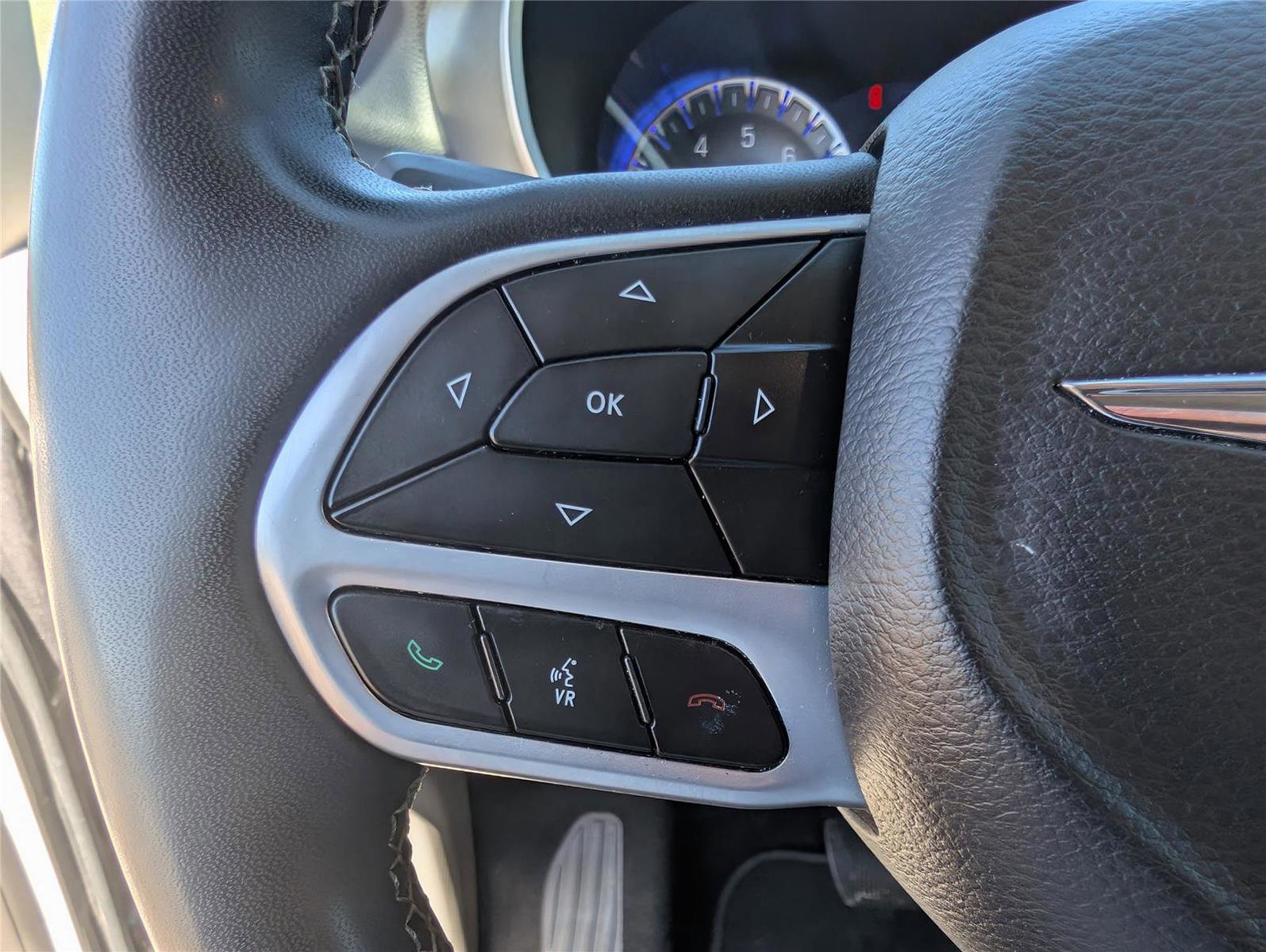 Used 2022 Chrysler Pacifica Touring-L image 24