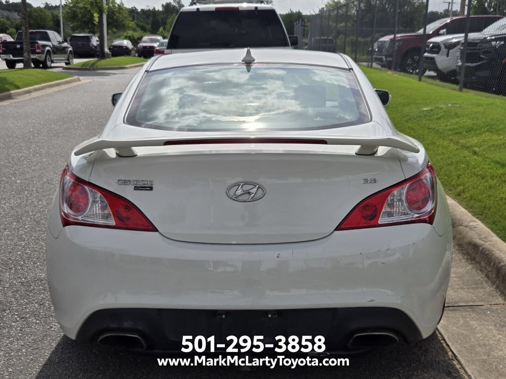 Used 2012 Hyundai Genesis 3.8 RWD image 6