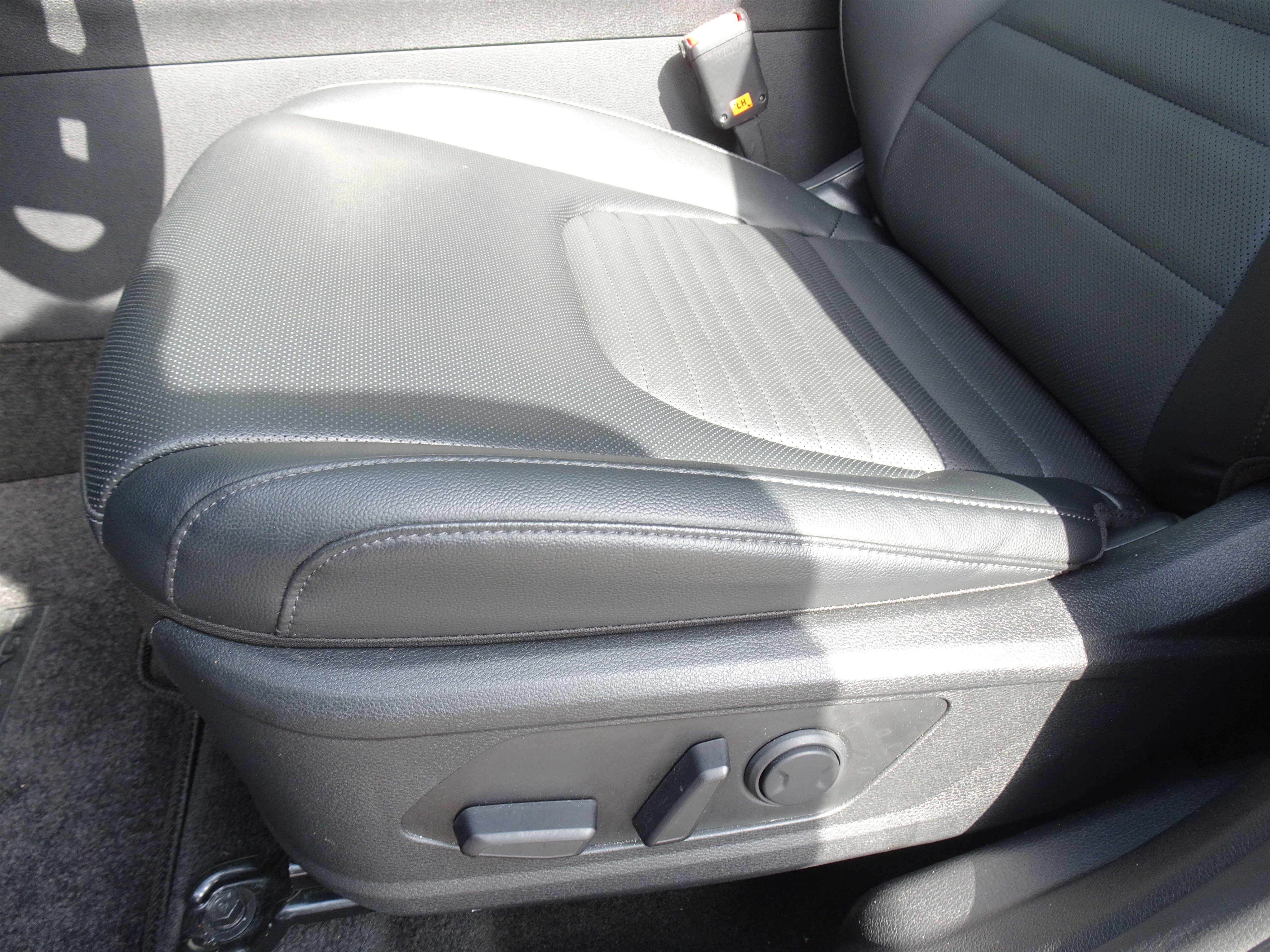 Used 2025 Kia Sportage SX image 9