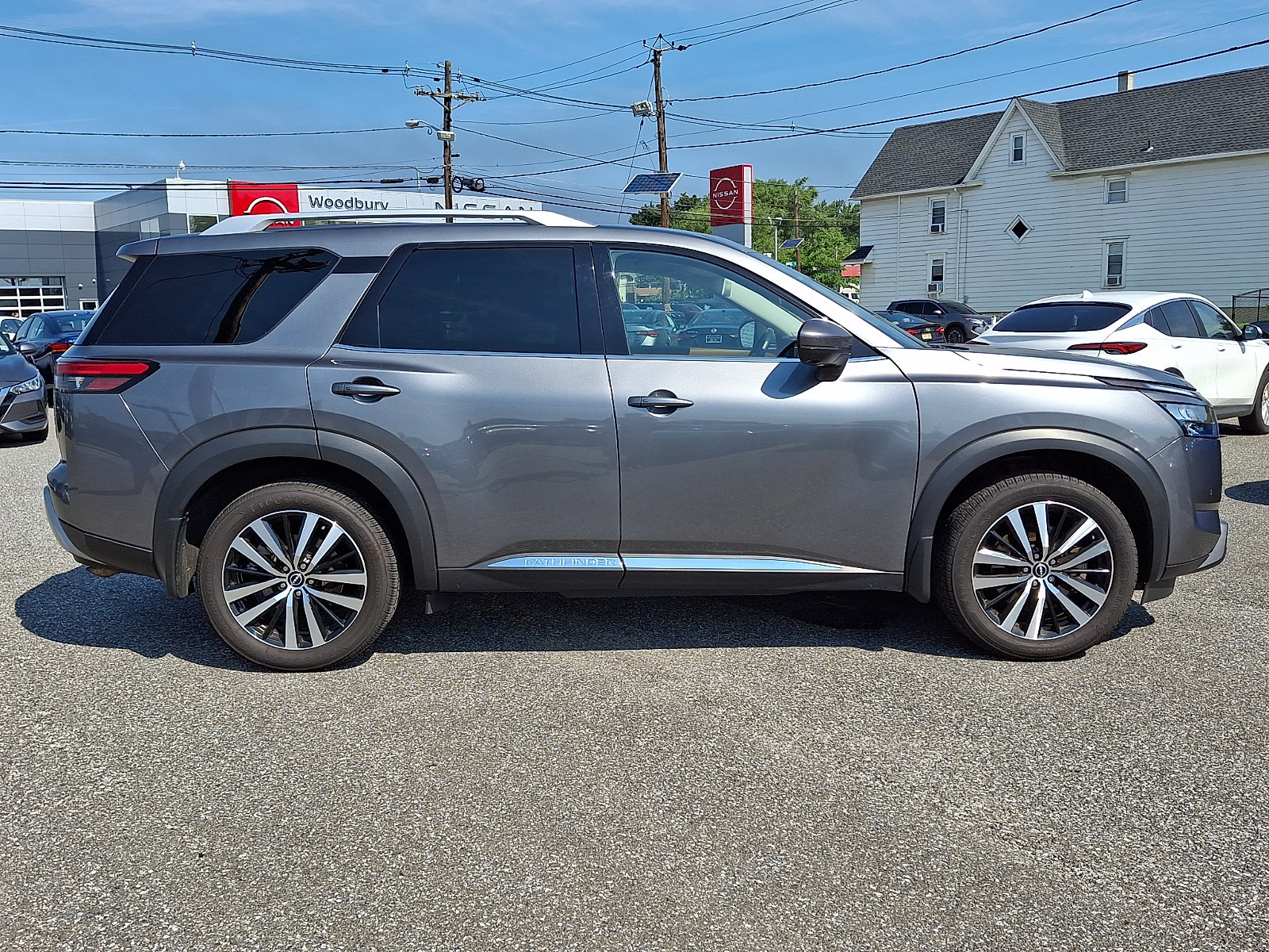 Certified 2025 Nissan Pathfinder Platinum w/ Cargo Package AWD/4WD image 7