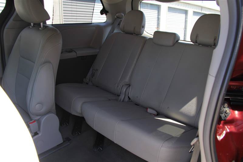Used 2017 Toyota Sienna XLE Premium AWD/4WD image 26