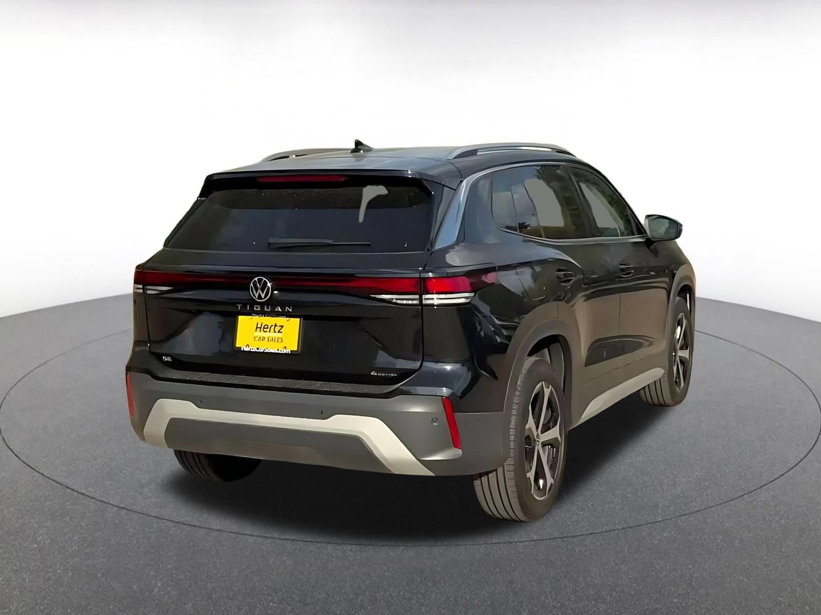 Used 2026 Volkswagen Tiguan SE AWD/4WD image 14