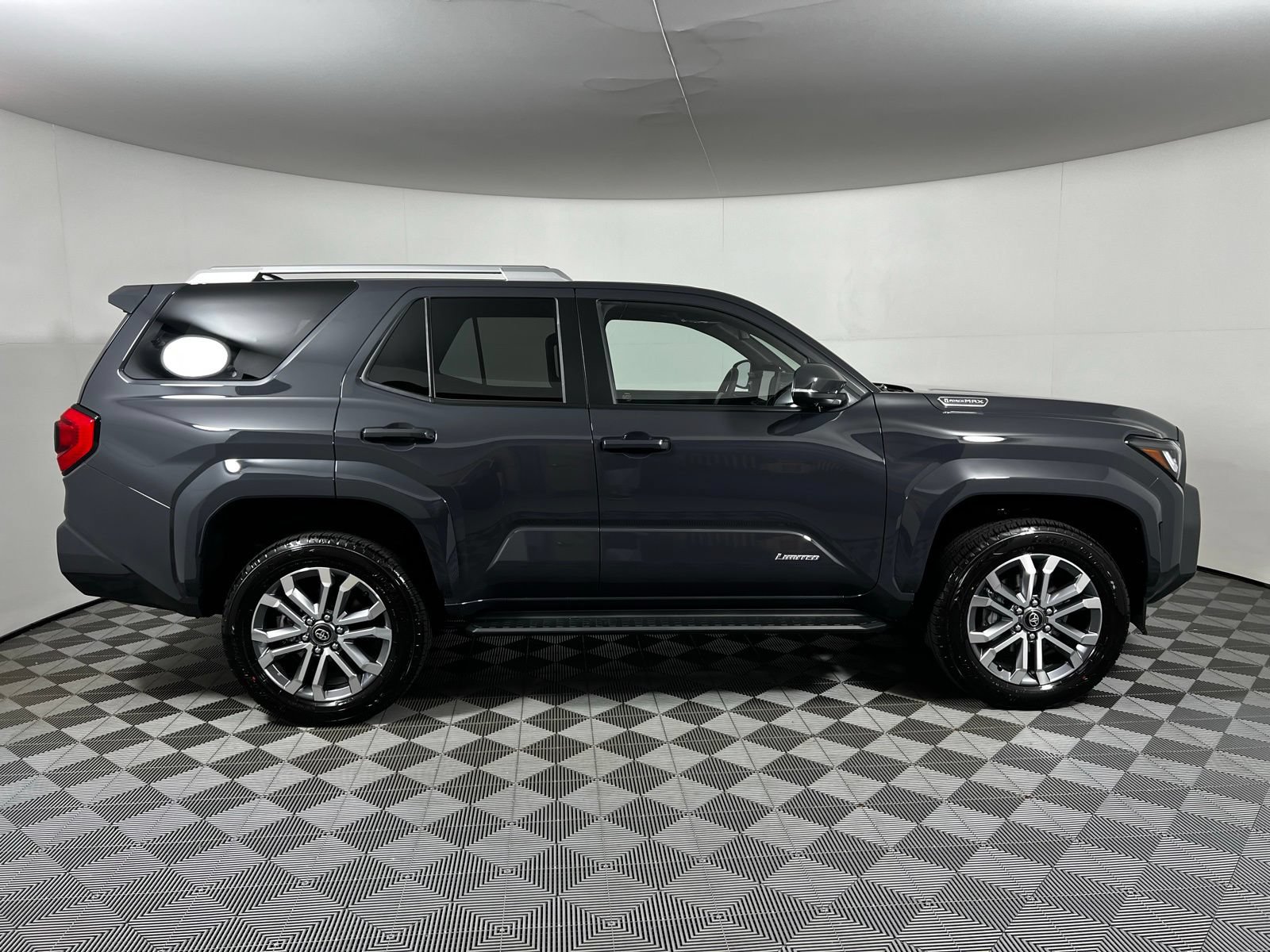 Used 2026 Toyota 4Runner Limited AWD/4WD image 4