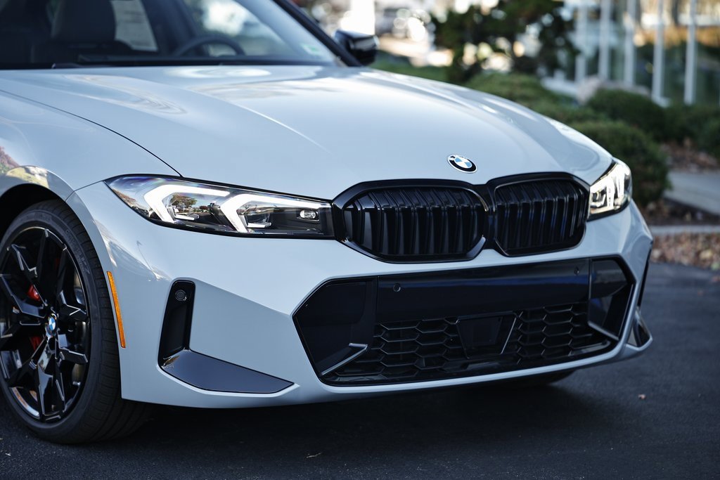 New 2026 BMW 330i Sedan w/ M Sport Package image 2