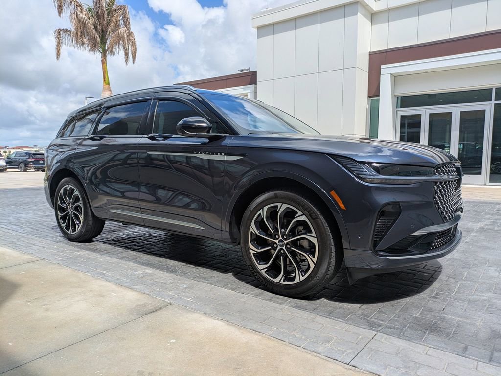 Certified 2024 Lincoln Nautilus Reserve AWD/4WD image 3