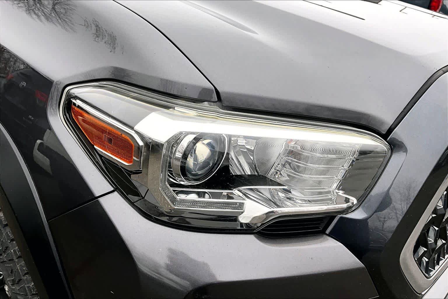Certified 2018 Toyota Tacoma TRD Off-Road w/ Technology Package image 25