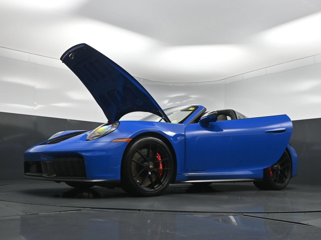 Used 2025 Porsche 911 Targa 4 GTS w/ Premium Package AWD/4WD image 37