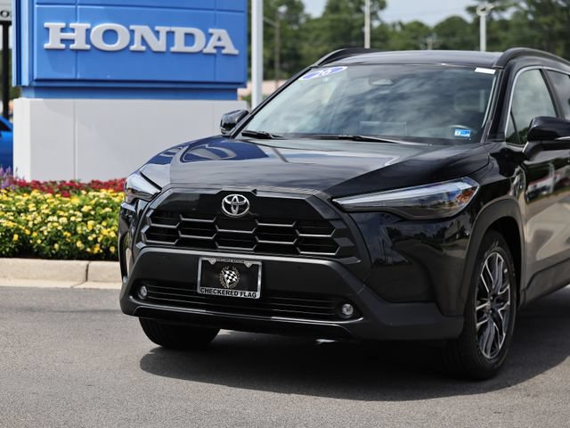 Used 2026 Toyota Corolla Cross XLE FWD image 2