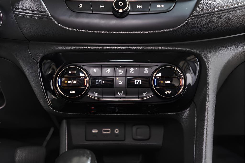 Used 2021 Buick Encore GX Essence image 16