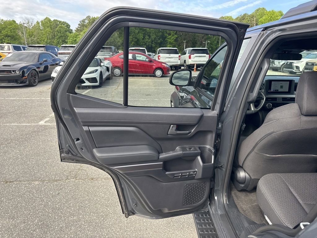 Used 2025 Toyota 4Runner SR5 AWD/4WD image 27