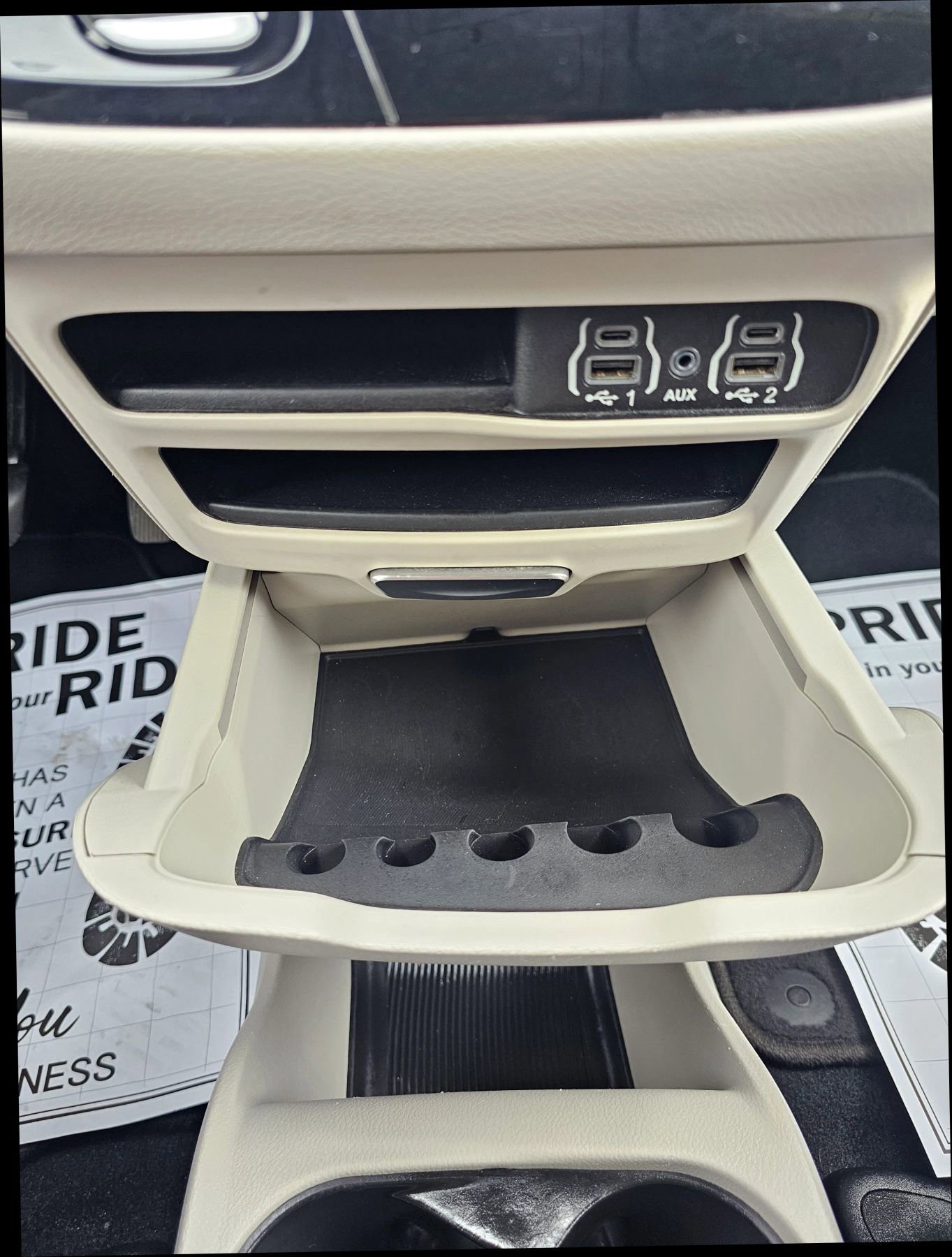 Used 2022 Chrysler Voyager LX FWD image 24