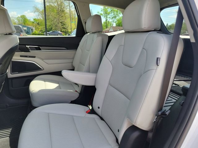 Used 2025 Kia Telluride S FWD image 14