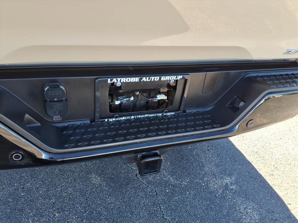 Used 2024 Chevrolet Colorado ZR2 w/ ZR2 Convenience Package III image 12